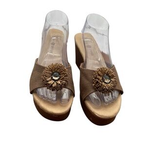Lindsay & Phillips Tan Wedges with Floral Detail size 9